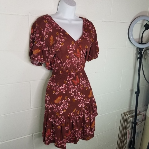 Madewell ruffle wrap in windowbox floral butterfly dress - Picture 11 of 11